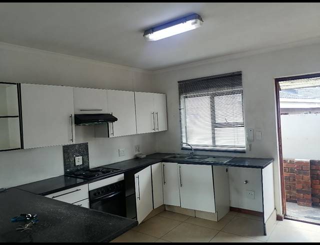 2 bed property to rent in ROBERTSHAM